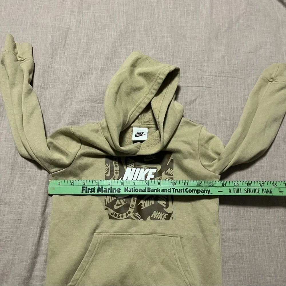 Nike Big Kids Beige Tan Hoodie with Graphic Logo Kids Size Medium Brown